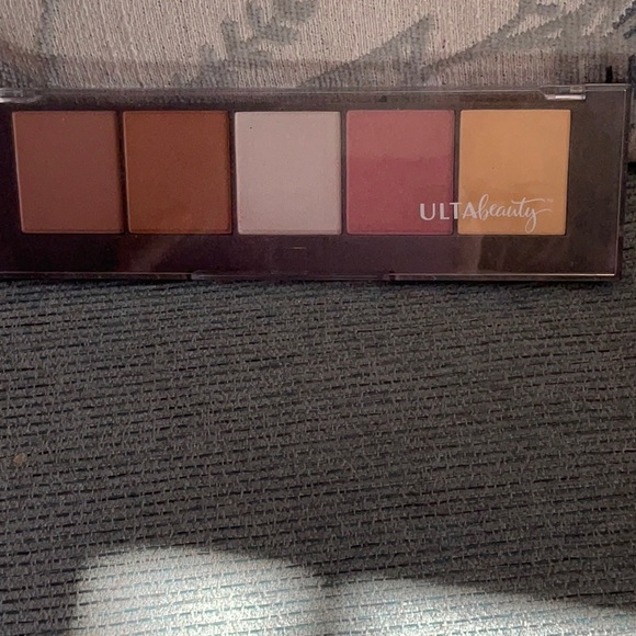 Makeup Bundle:  Brushes, Eyeshadow and small zippered bag NEVER USED - Picture 10 of 11